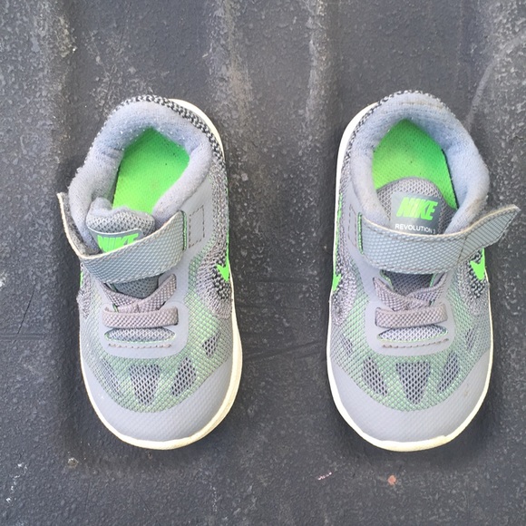 nike revolution 3 baby
